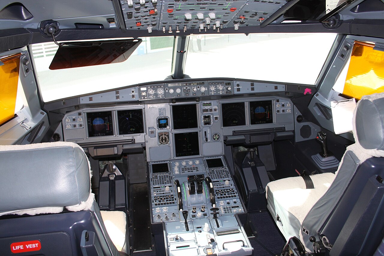 G-EUNA (Airbus A318)