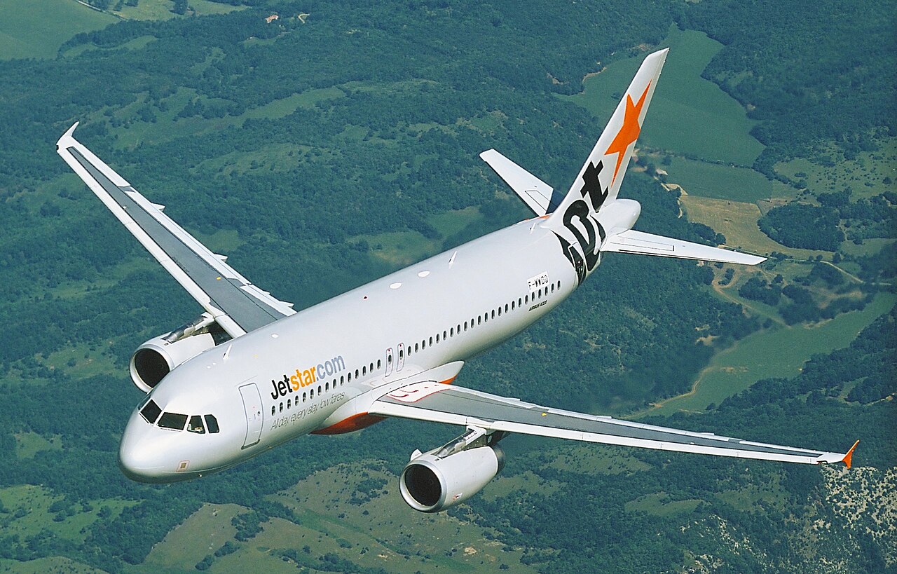 Airbus A320ceo commercial airliner