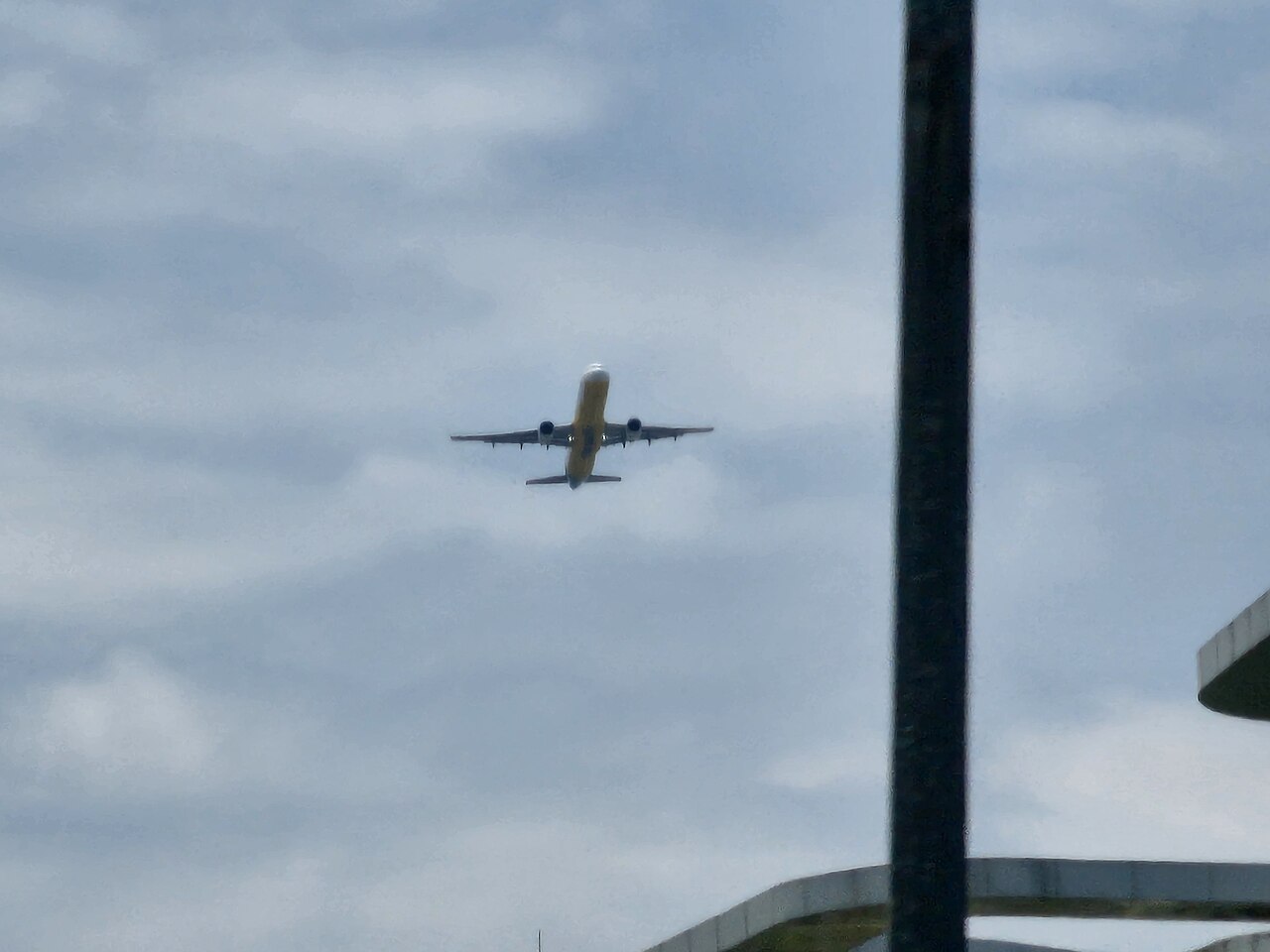 Airbus A321ceo commercial airliner
