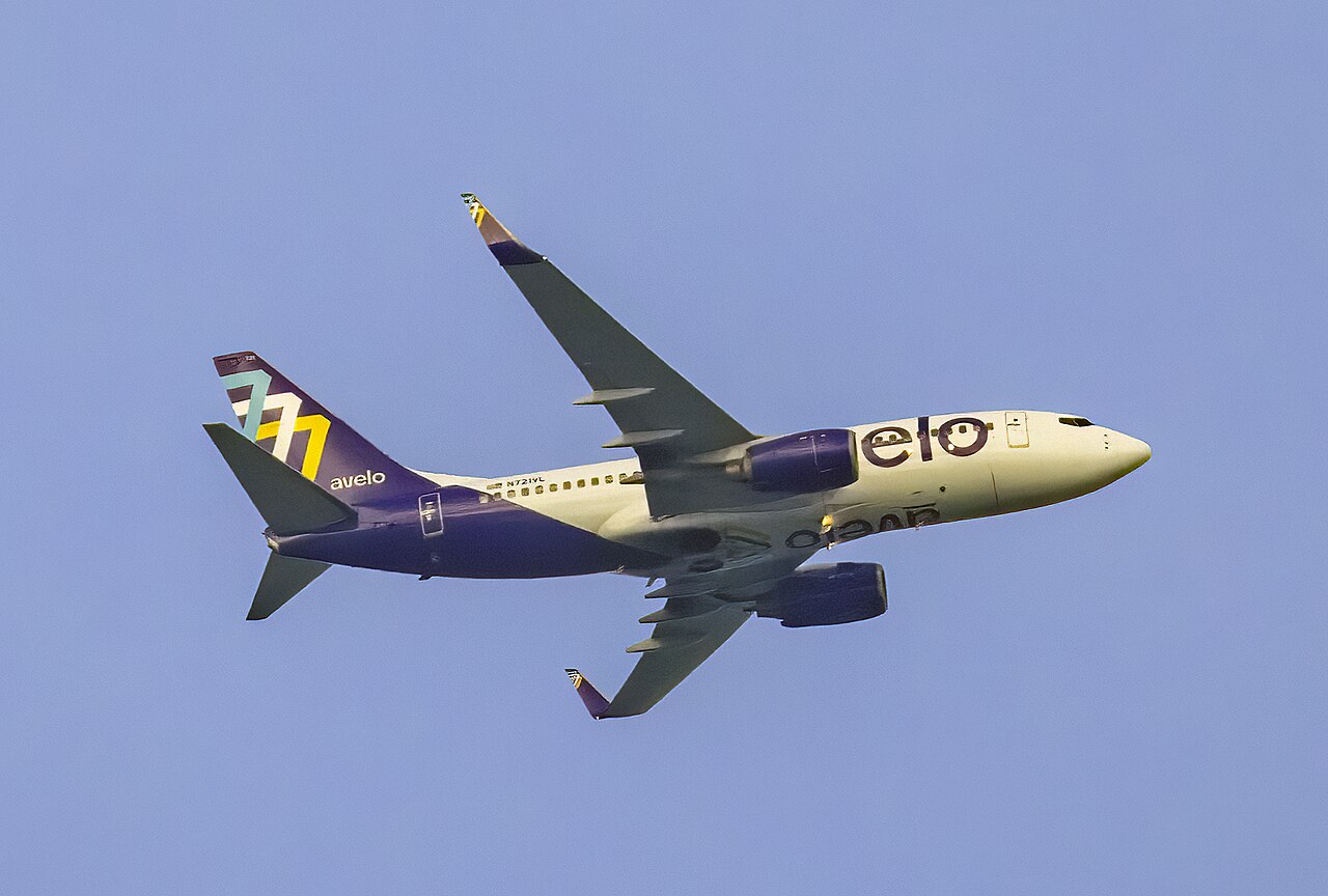 Boeing 737-700 commercial airliner
