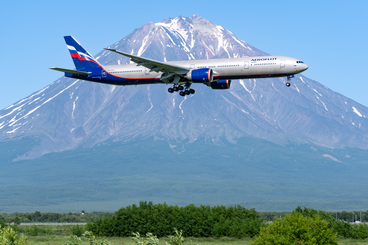 A6-ECT (Boeing 777-300ER)
