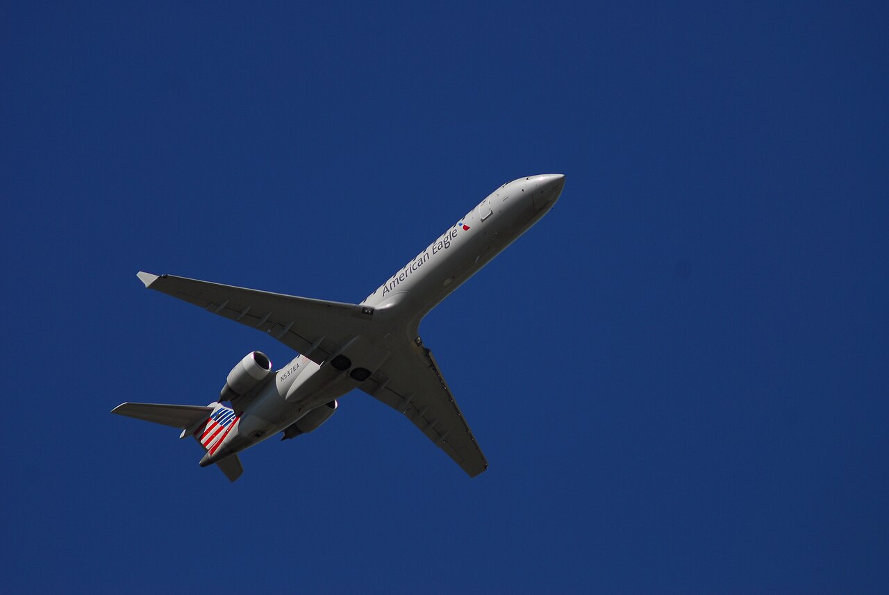 N702PS (Bombardier CRJ700)